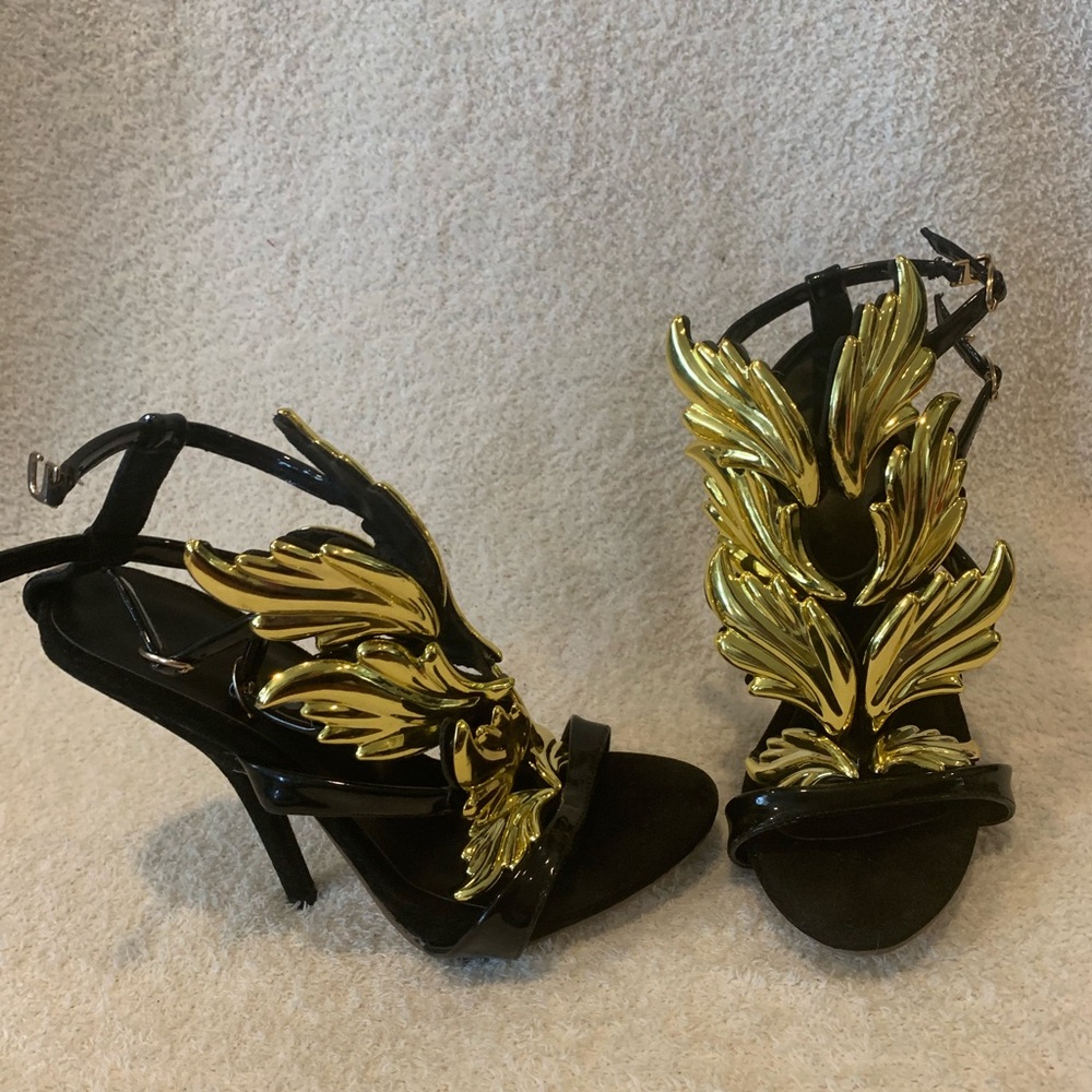 Elegant Black and Gold Women's Heels